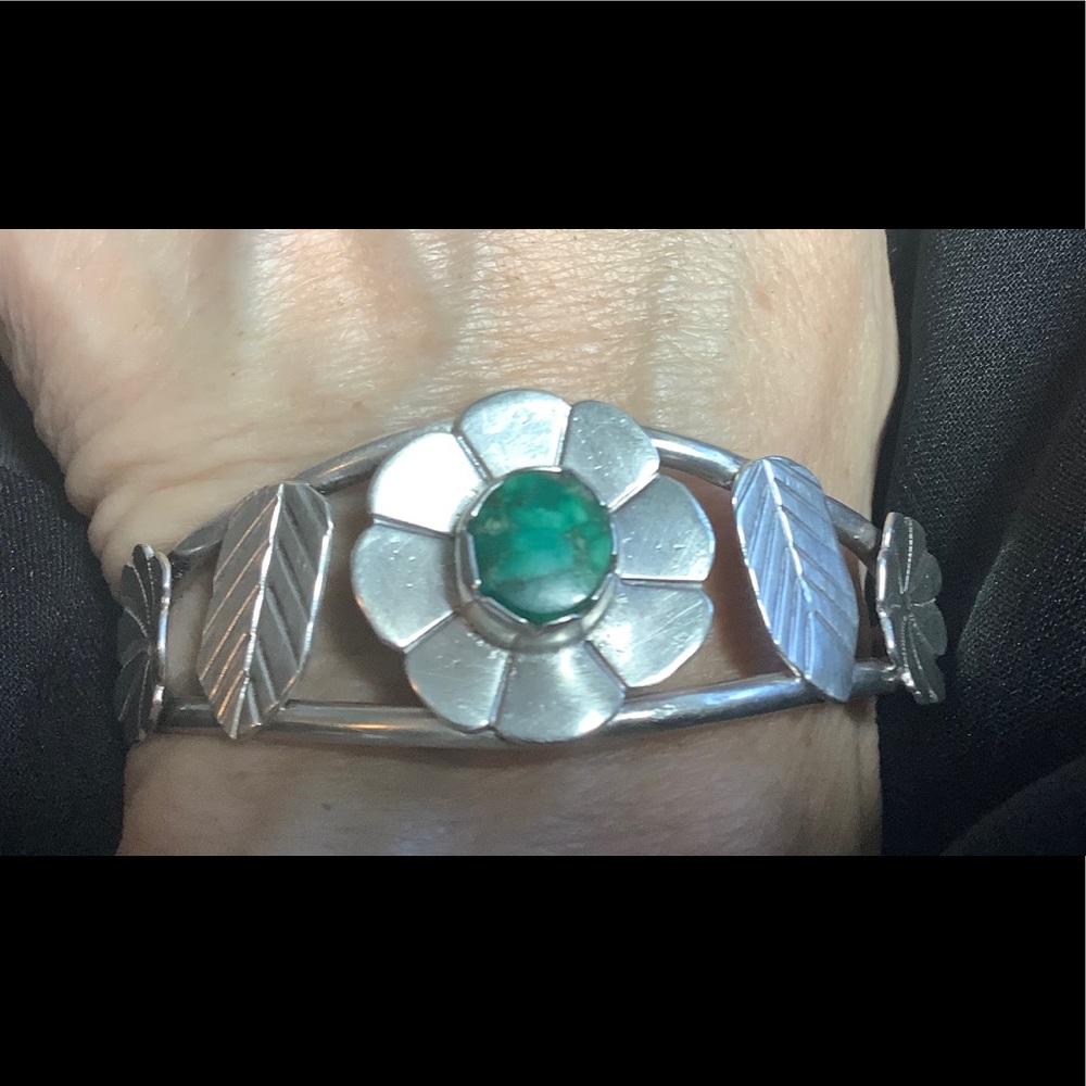 Vintage sterling silver turquoise cuff bracelet. - Picture 4 of 12